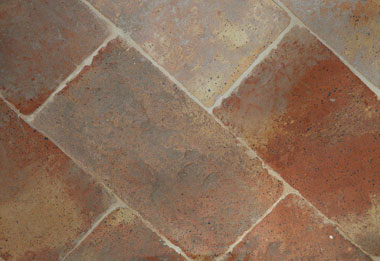 dunkler rustikaler Cottoboden