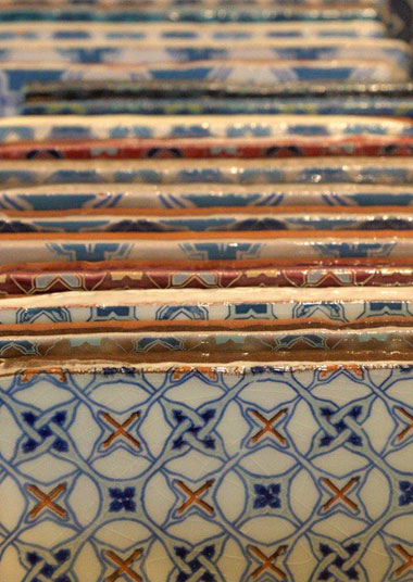 Bunte dekorfliesen mit vileln verschiedenen Mustern