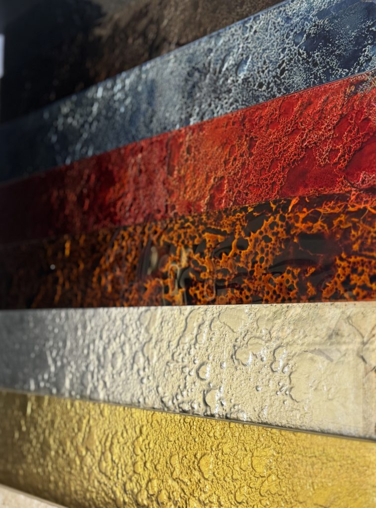 Exklusive Glasfliesen in gold, silber, bronze, rot, blau und Schwarz